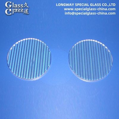 Traitement optique des verres borosilicate à surface linéaire
